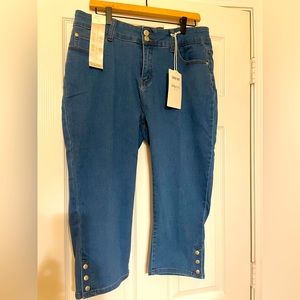 NEW WITH TAGS!! Sandpiper Jeans High Rise Capris - Size 18